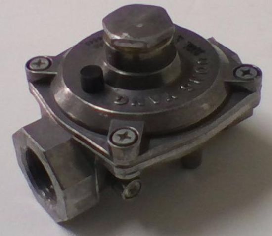 Picture of DongYang Gas Pressure Regulator. DR1CAE AGA 6845 .